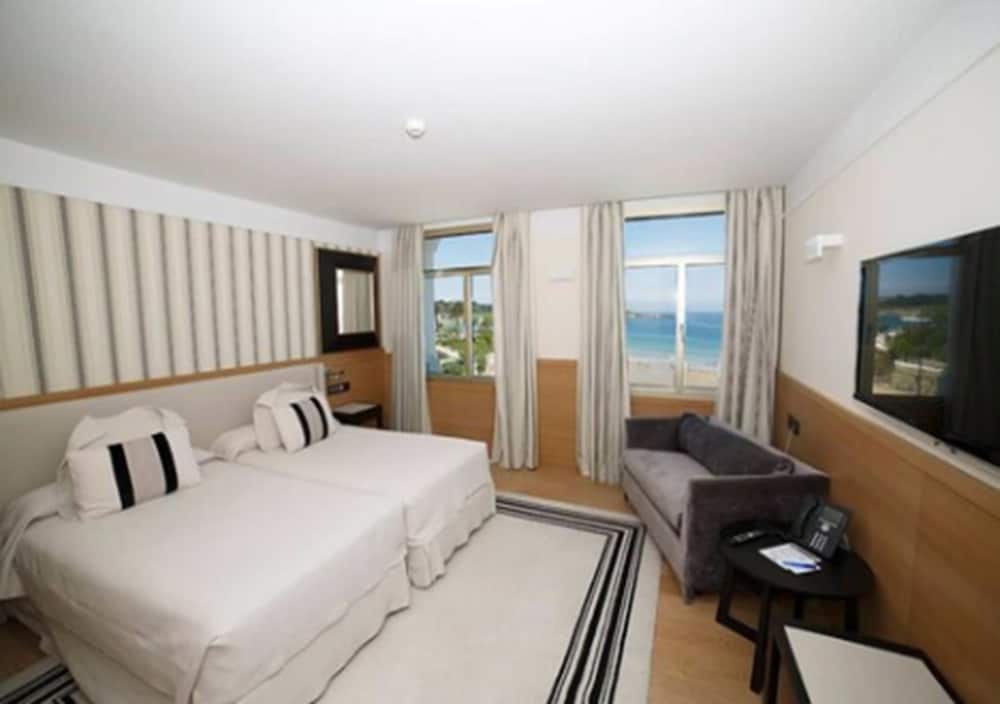 STANDARD, TWIN BEDS, BEACH VIEW