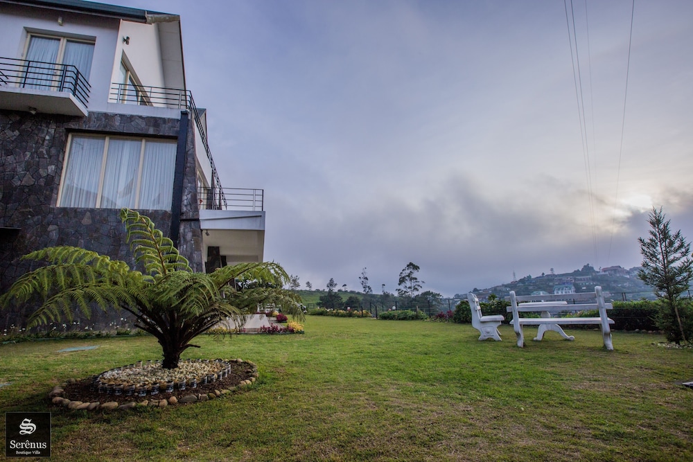Serenus Boutique Villa 61/64