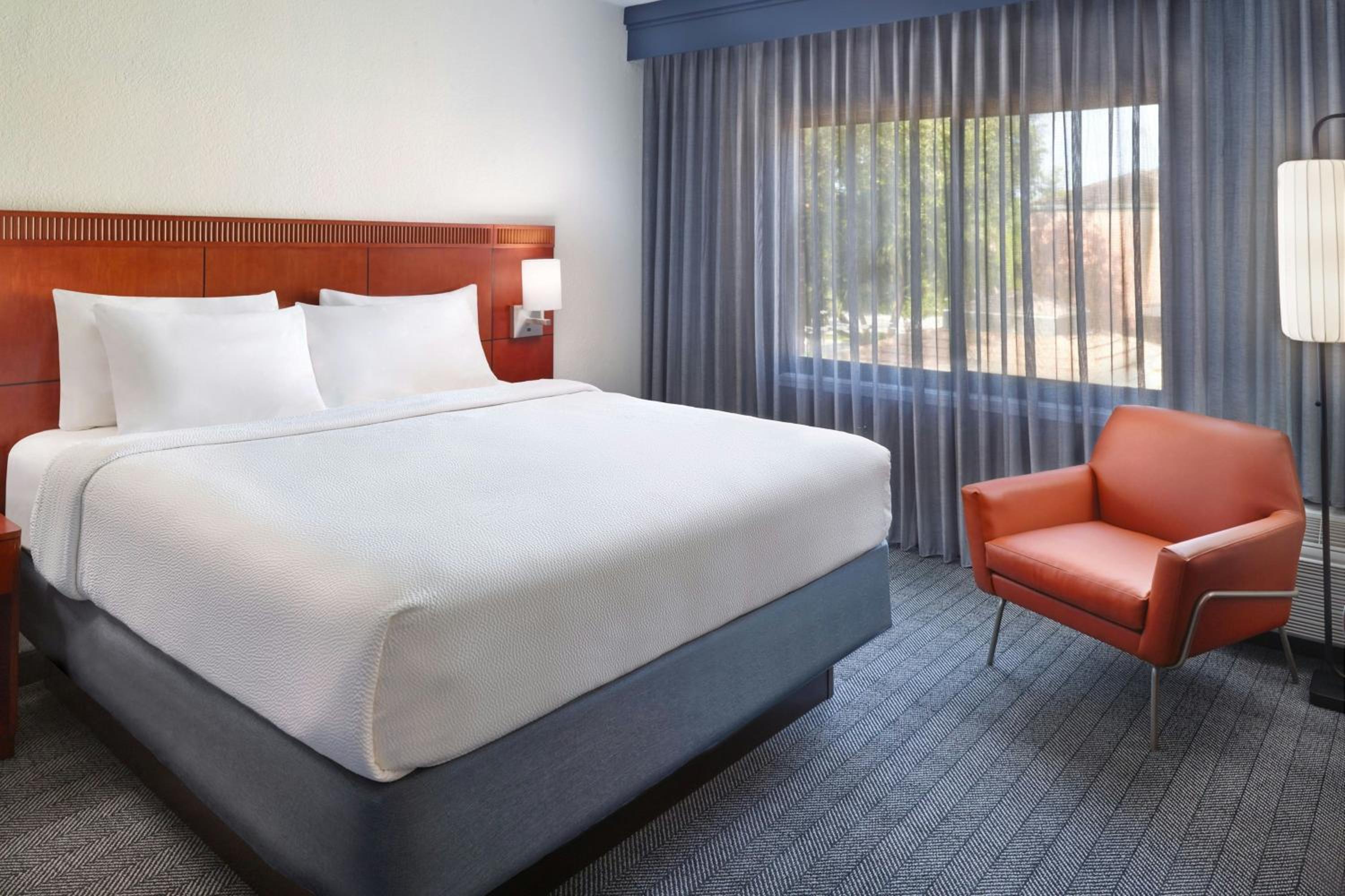 1 Bedroom, Suite, King Bed, Sofa