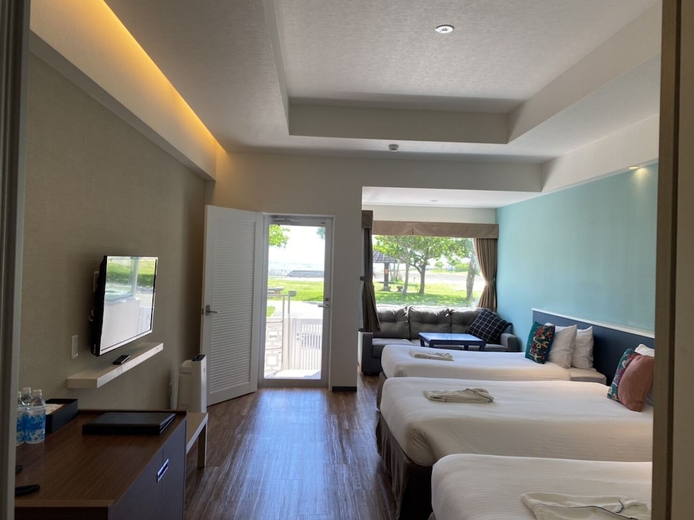 Sunset Beach Hotel 17/55
