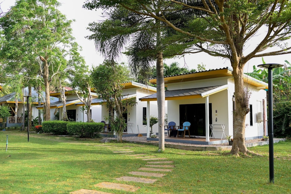 Saphli Villa Beach Resort 74/77