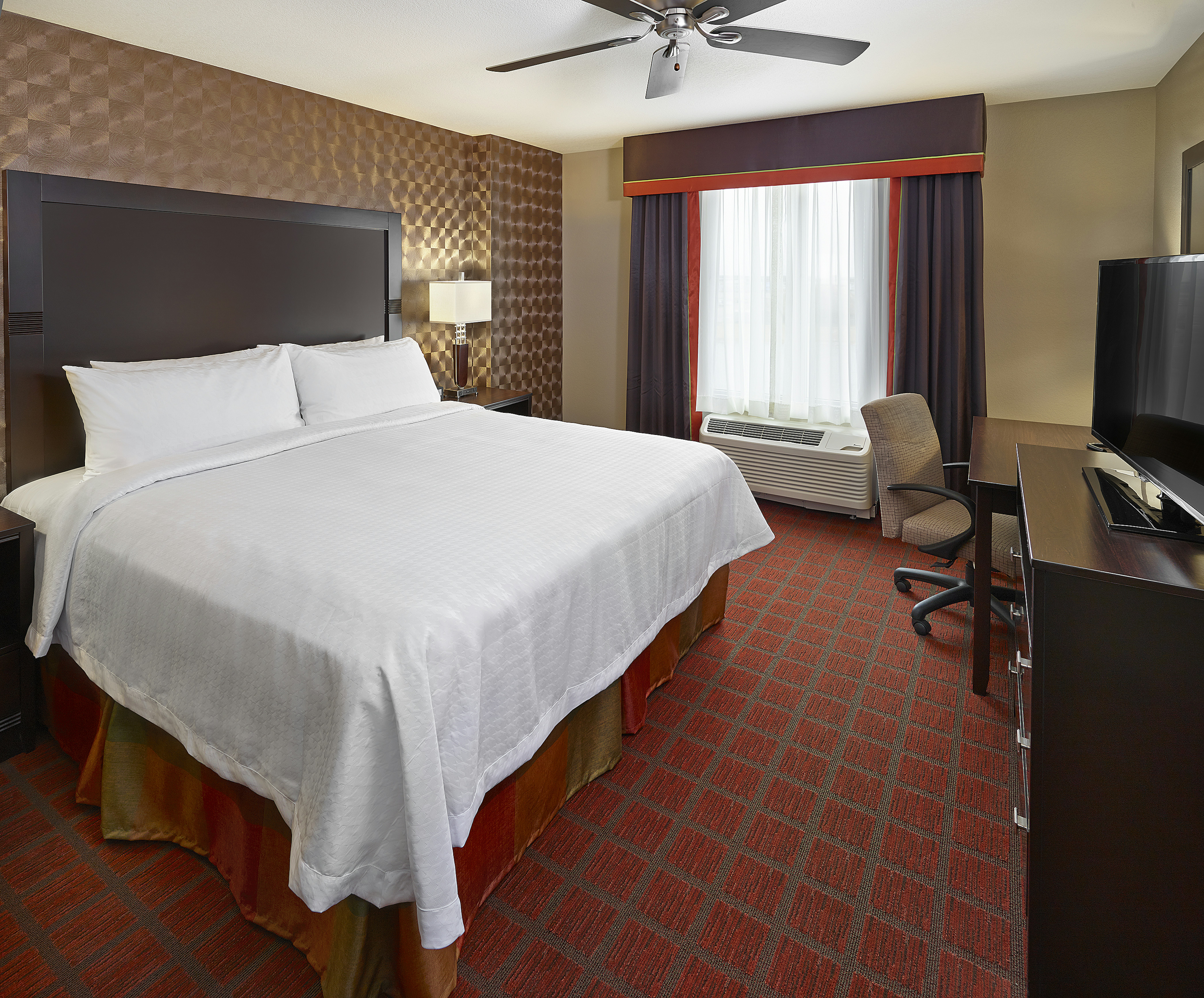 2 BEDROOMS, SUITE, 1 KING OR 2 QUEEN BEDS