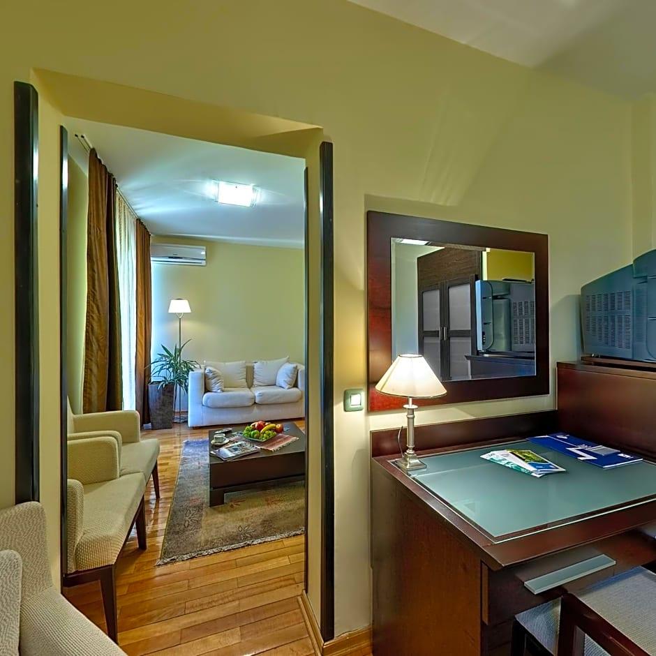 HOTEL PRESIDENT 36/37