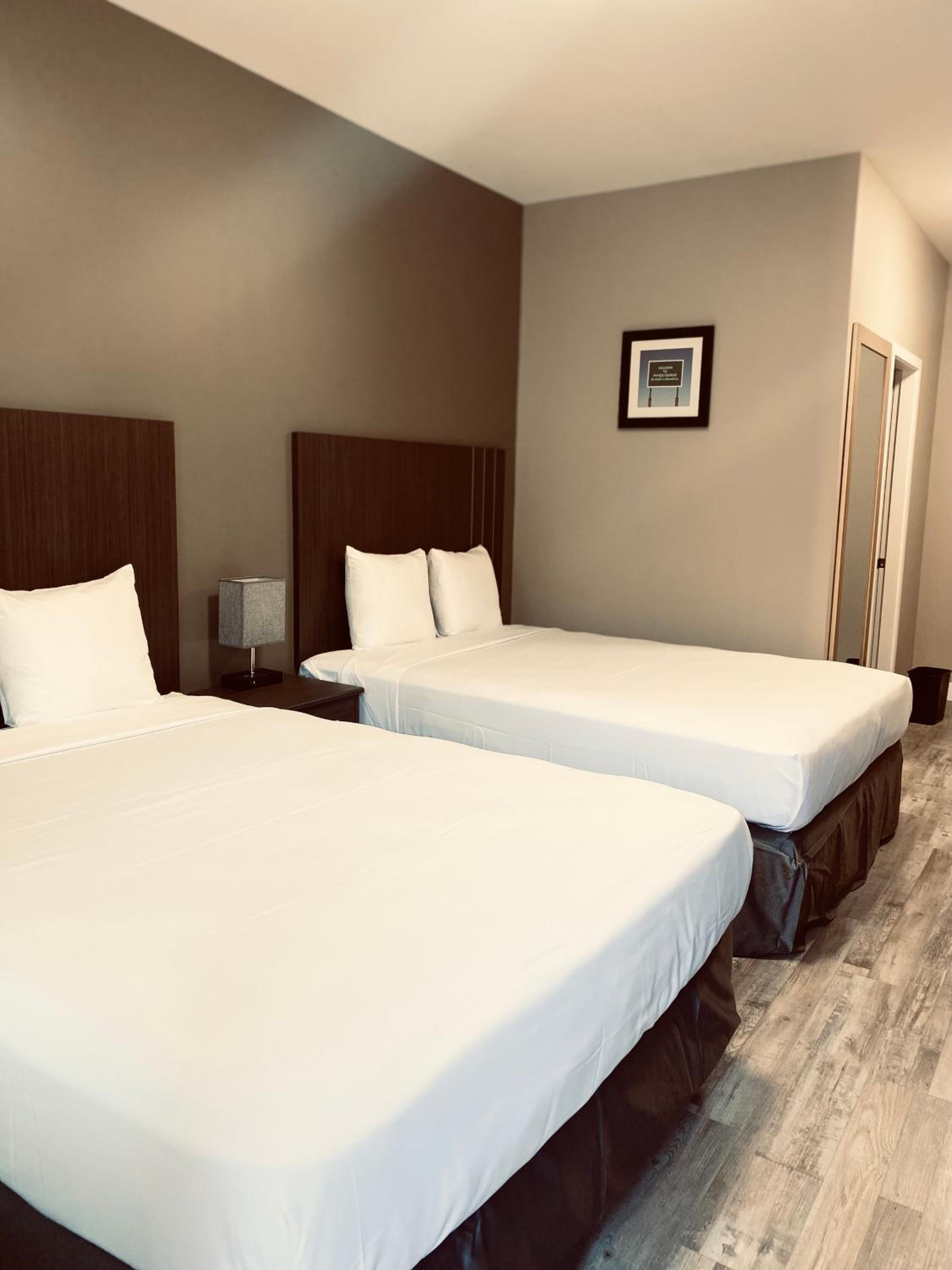 Room, 2 Queen Beds, Econo Lodge Prince George City Centre 2/8