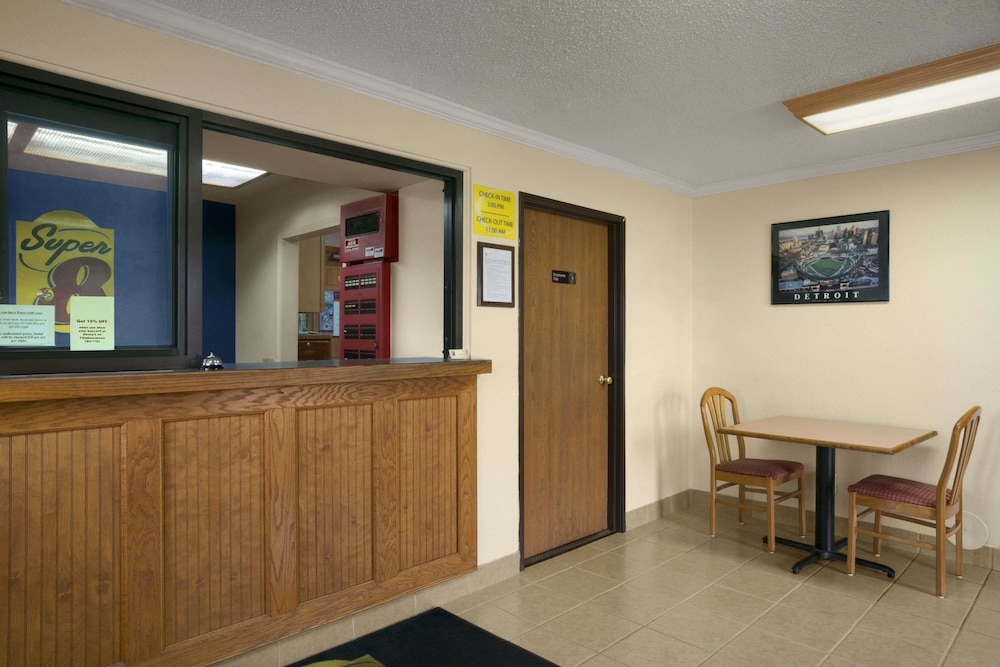 Super 8 By Wyndham Saginaw 3/35
