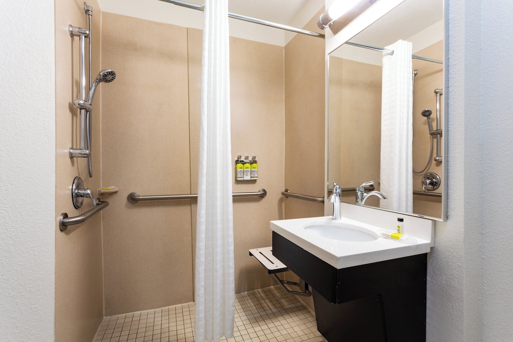 Candlewood Suites Ft. Lauderdale Airport Cruise 59/62