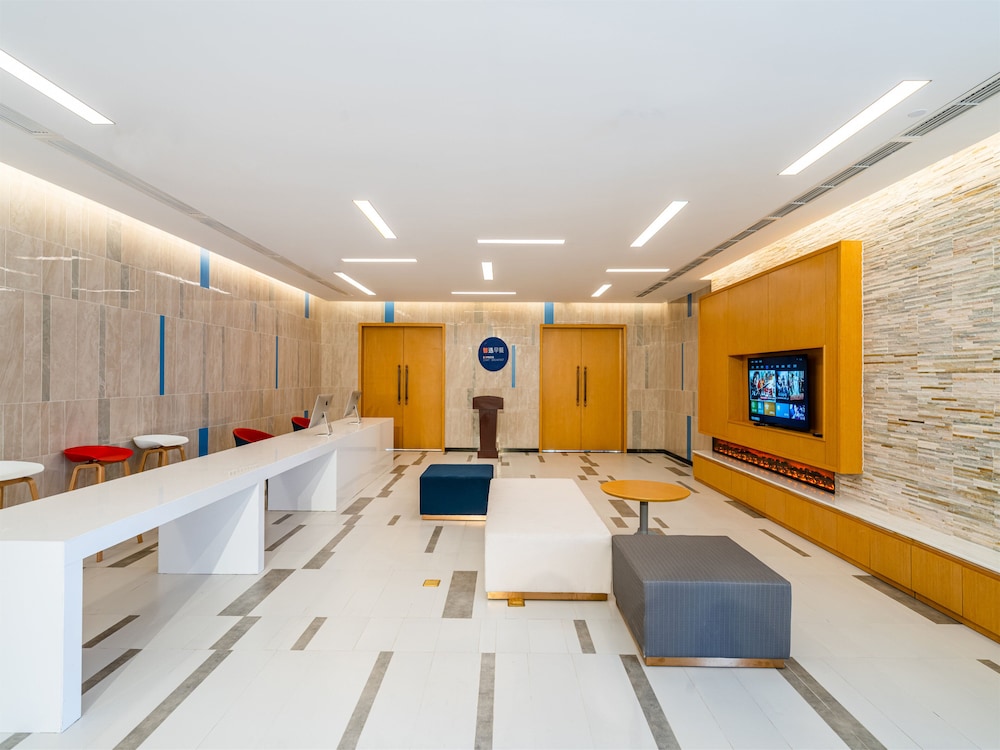 Holiday Inn Express Litang 10/78