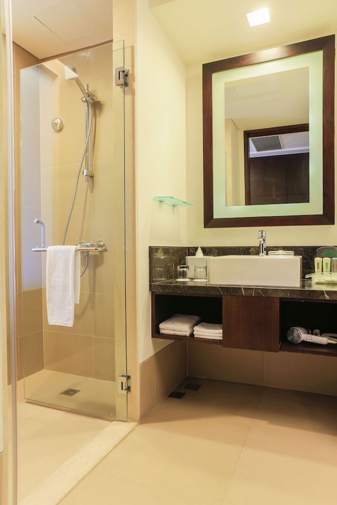 Holiday Inn & Suites Makati 26/75