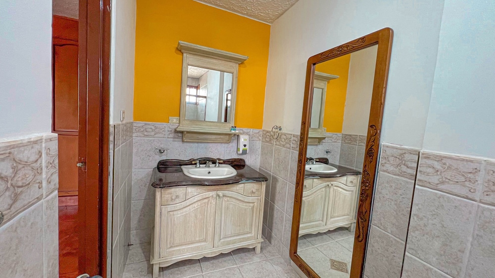 Hotel El Molino Dapa Cali 48/49