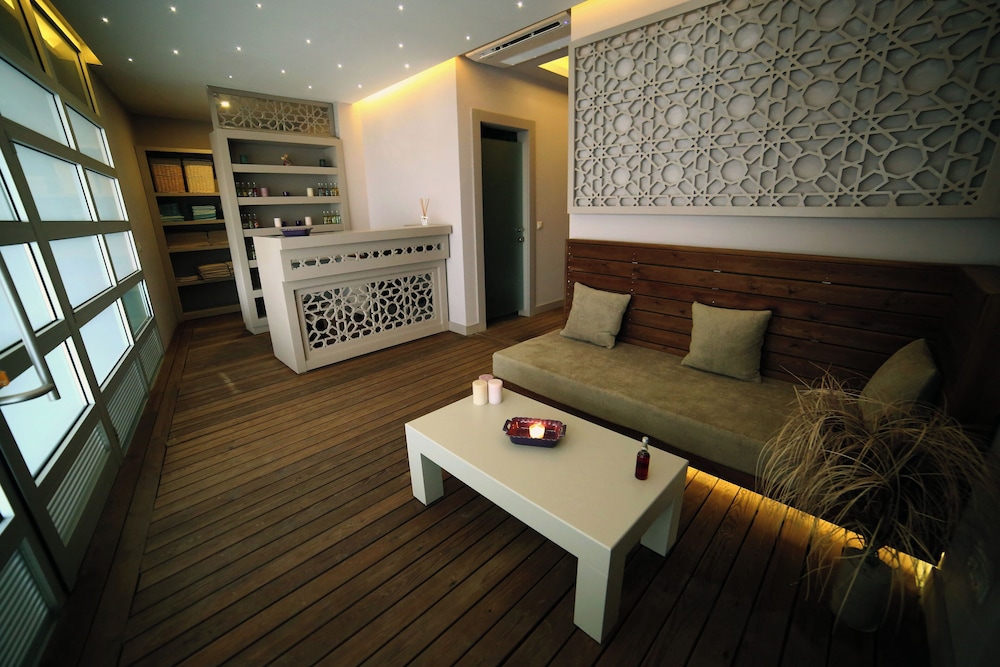 Costa Farilya Special Class Hotel 51/71