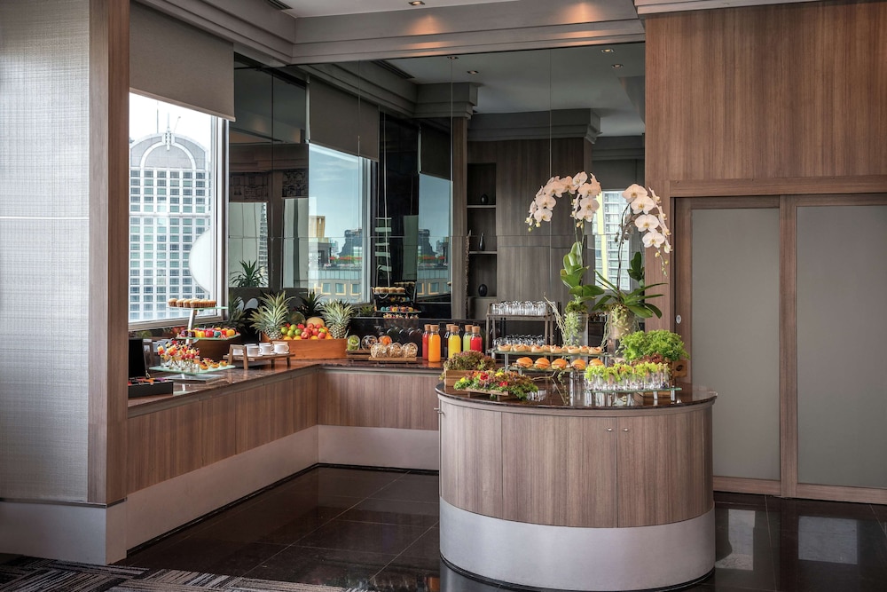 Doubletree By Hilton Bangkok Ploenchit As Formerly Majestic Grande Sukhumvit 45/51