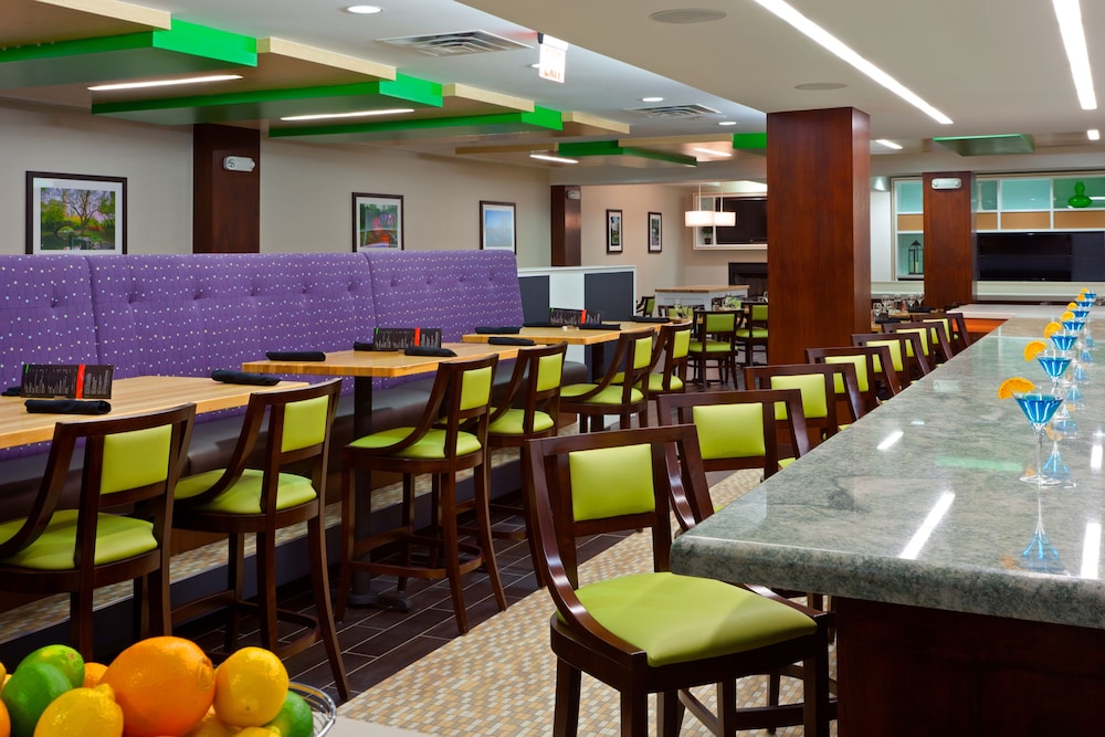 Holiday Inn Clark Newark Area Formerly Crowne Plaza Clark 28/54