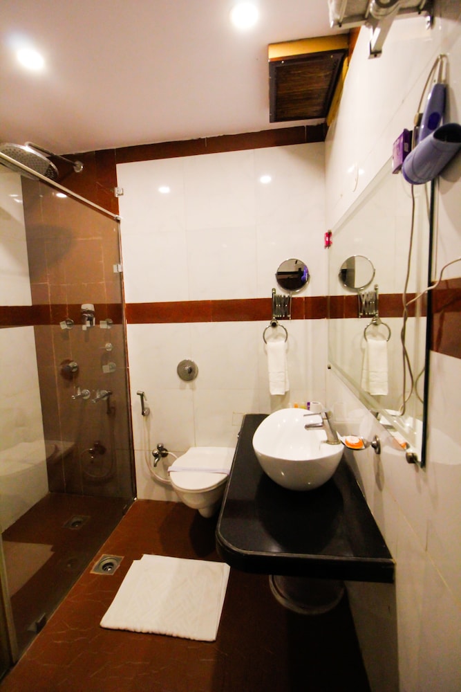 HOTEL RISHI REGENCY 30/32