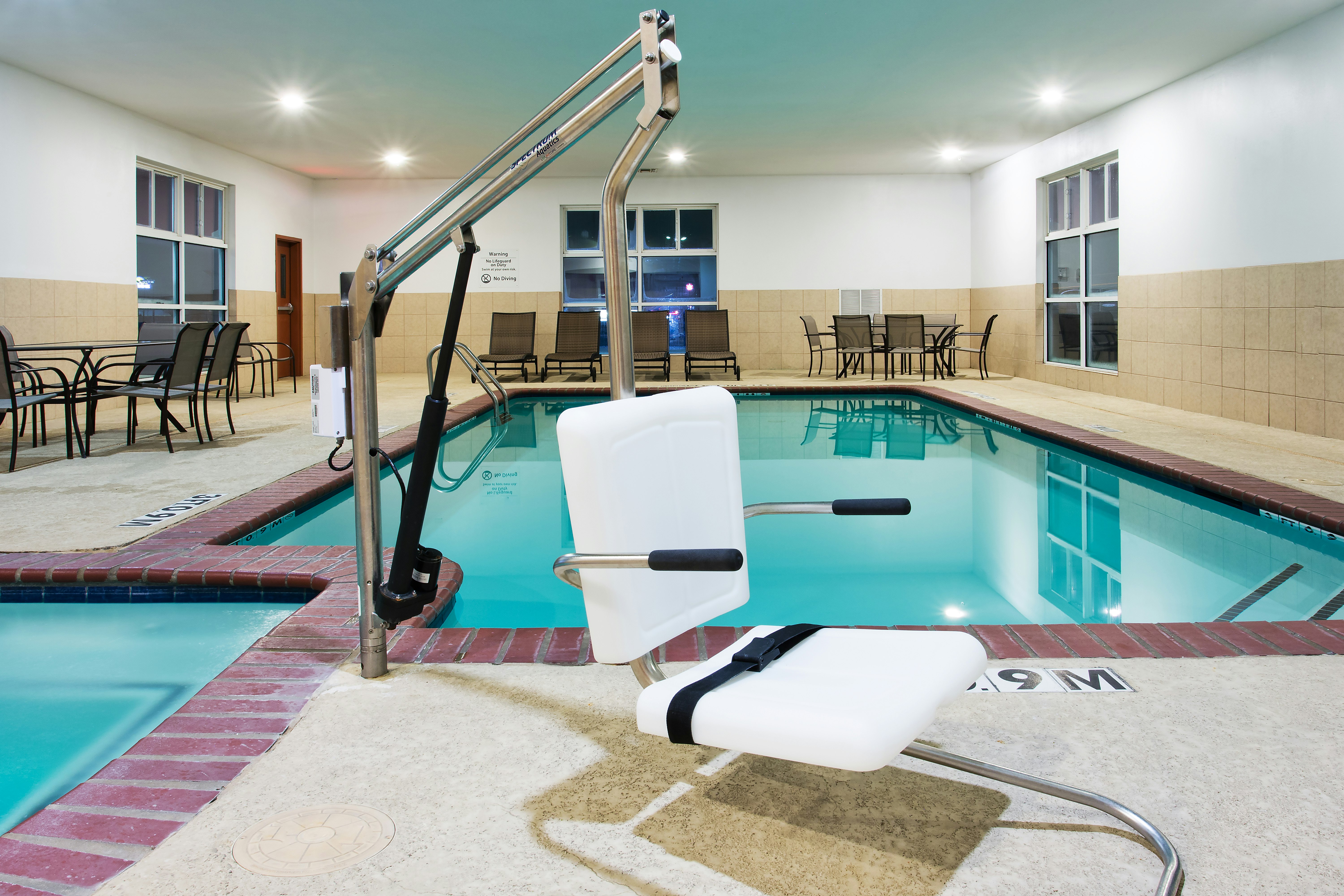 Holiday Inn Express Hotel And Suites Alvarado 30/50