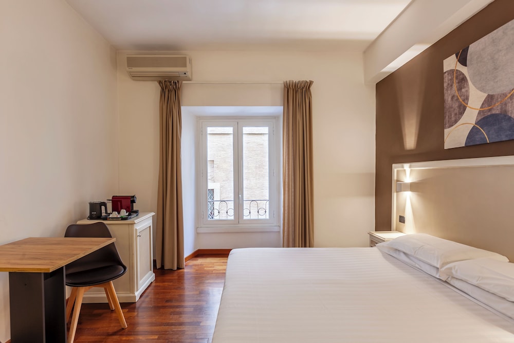 Inn Rome Rooms & Suites 15/50