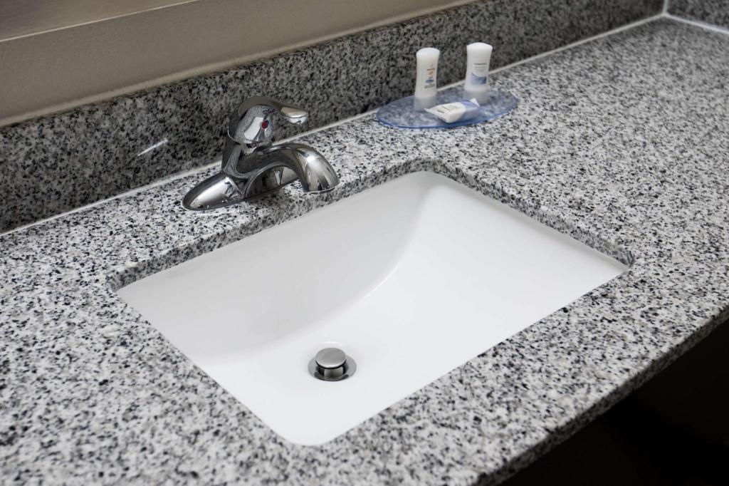 غرفة سوبيريور بسريرين كوين لذوي الإعاقة، Americas Best Value Inn and Suites IAH Airport North 3/3