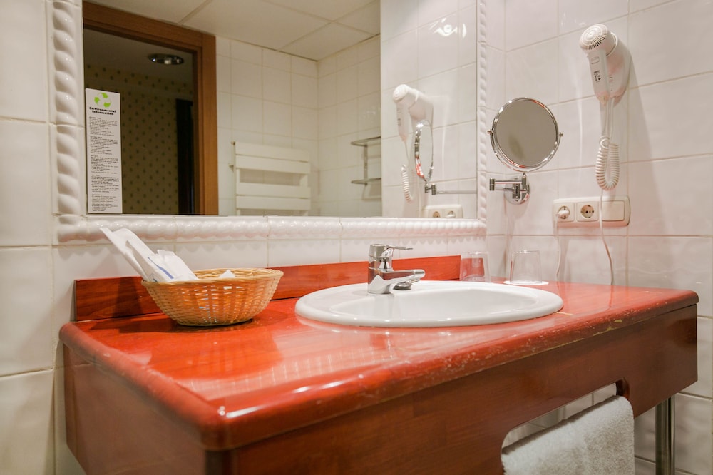 Hotel Piolets Soldeu Centre 48/49
