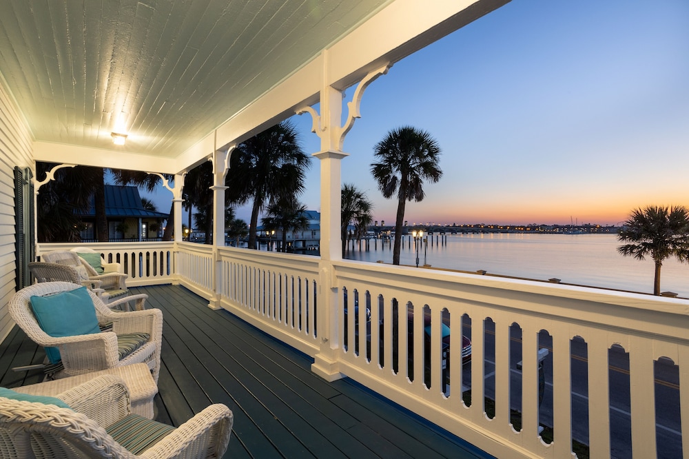 Bayfront Westcott House Bed and Breakfast 22/50