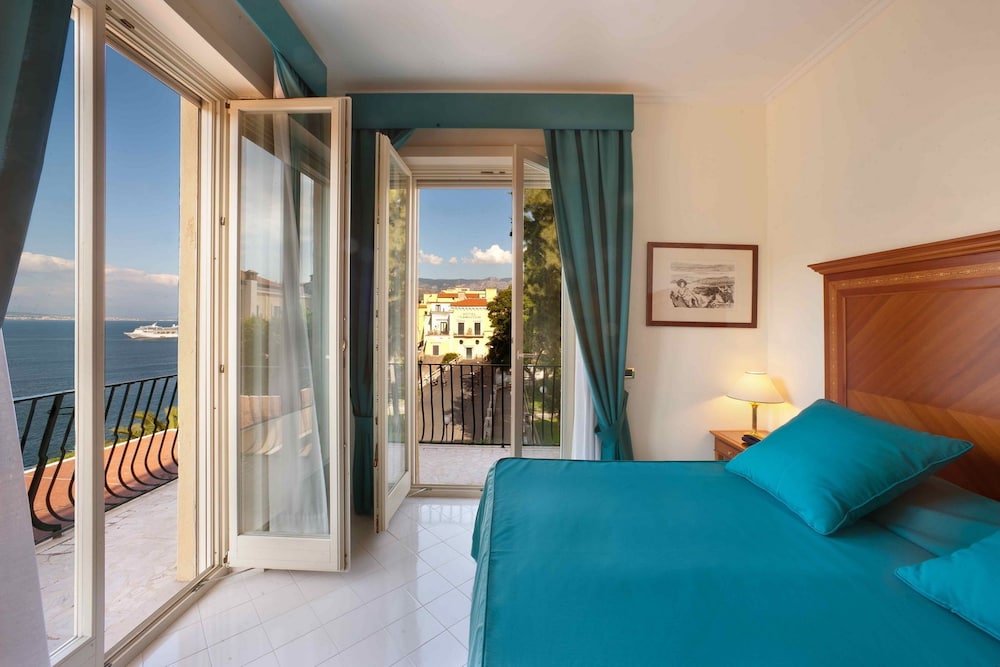 JUNIOR SUITE, SEA VIEW, BALCONY