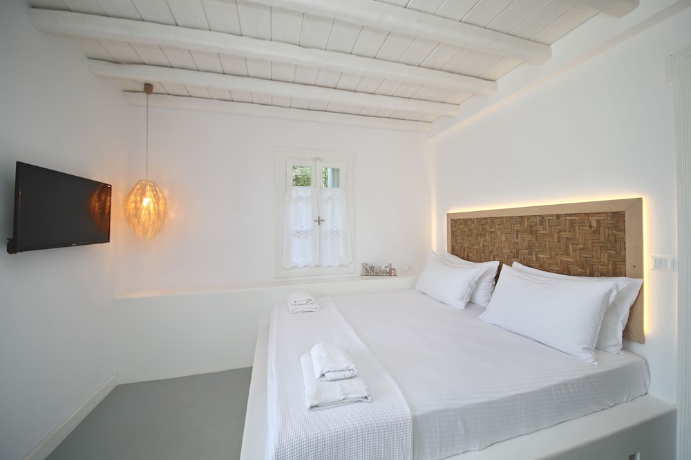 2 BEDROOMS, DELUXE, APARTMENT, OCEAN FRONT, KITCHENETTE