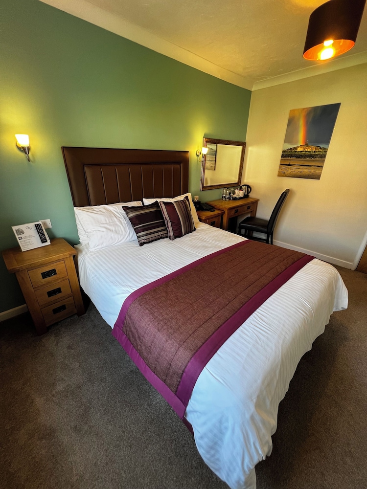 Queenswood Hotel 17/45