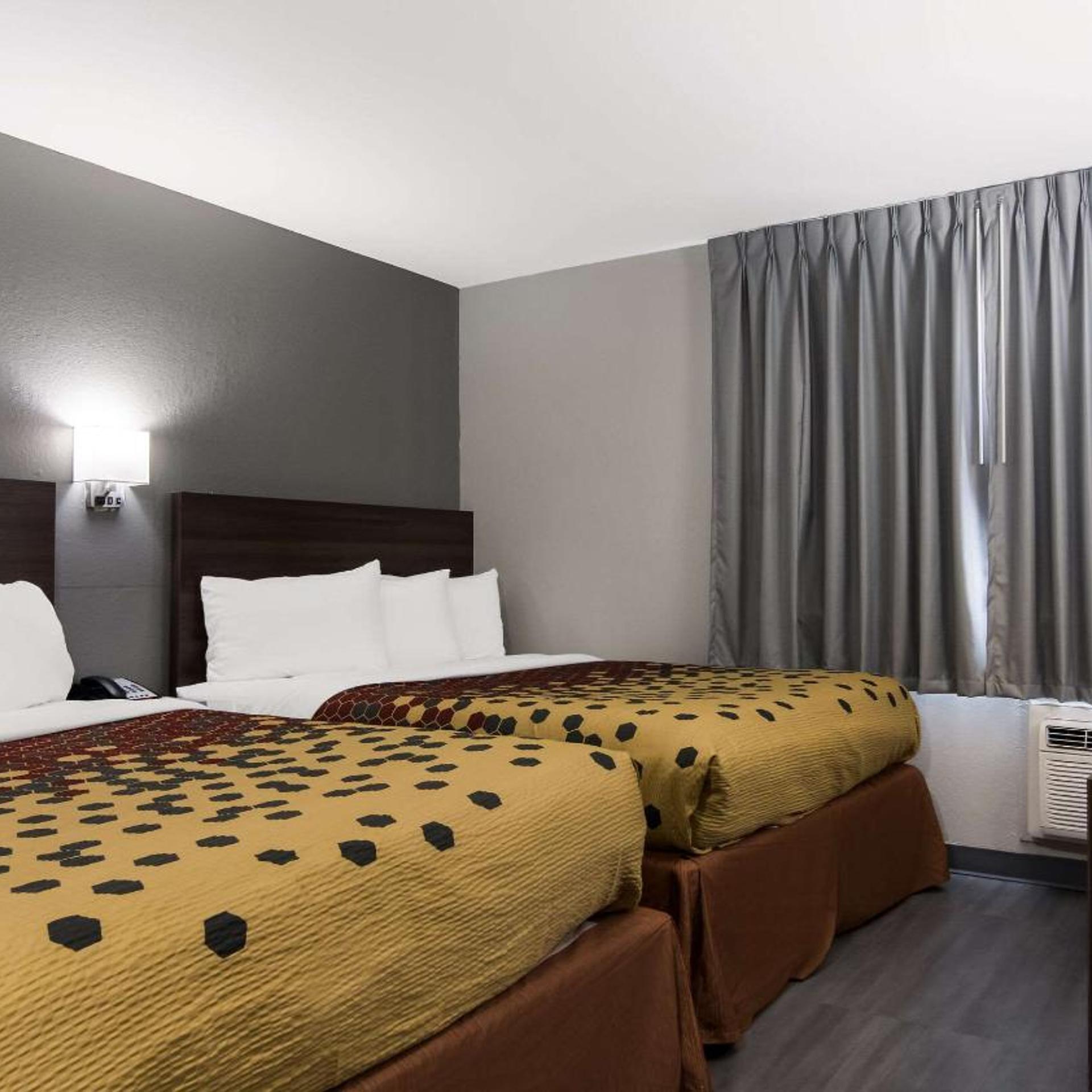 Econo Lodge Portage 12/40