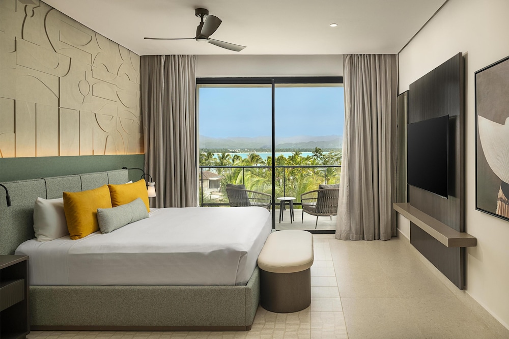 1 Bedroom, Azure, Club, Suite, King Bed, Tropical View، Zemi Miches Punta Cana All-Inclusive Resort, Curio by Hilton 2/6