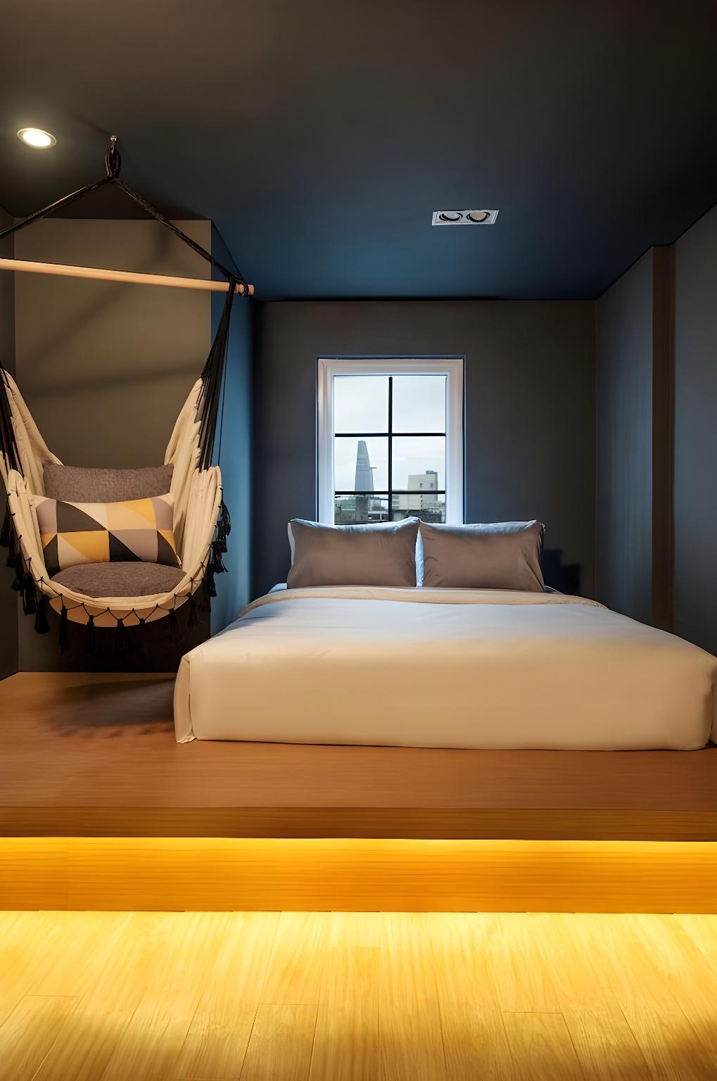 Cozy, Nest, King Bed