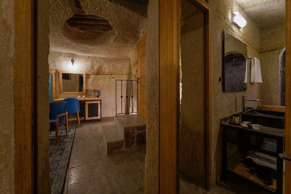 The Niche Cave Hotel +12 Adult 49/50