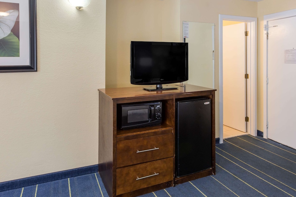 Quality Inn Lebanon, NH 30/37
