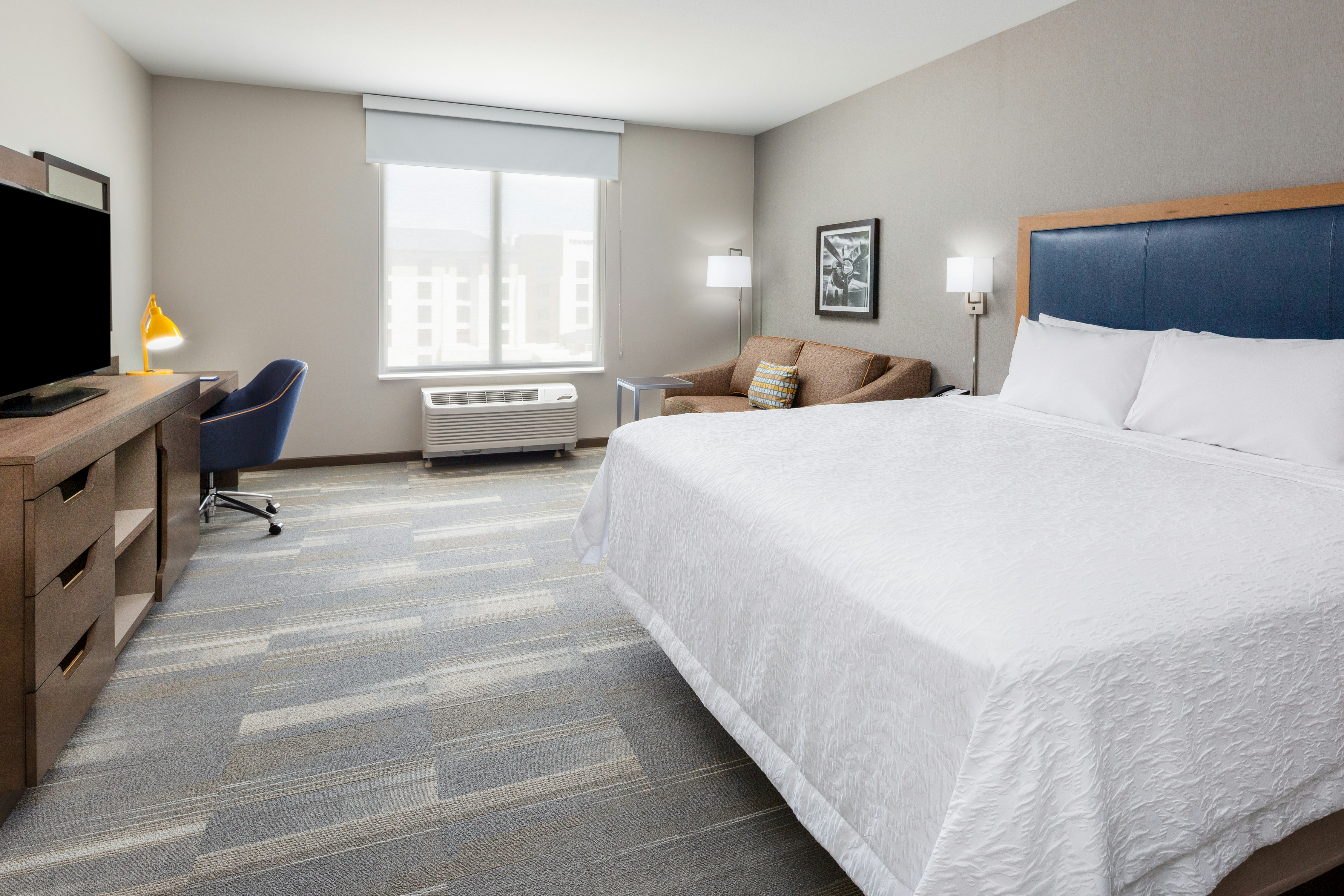 SUITE, KING BED, ACCESSIBLE
