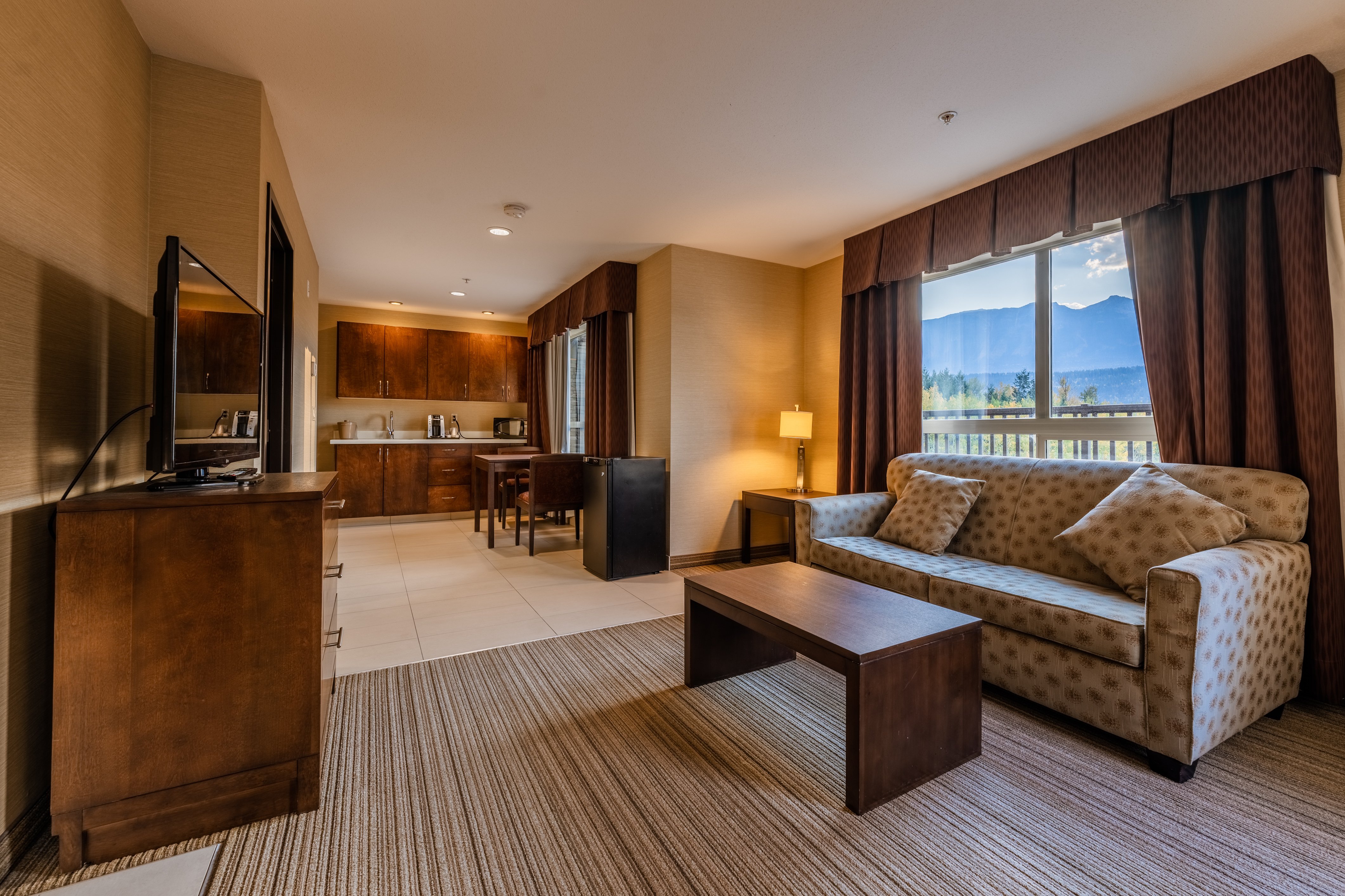 HOLIDAY INN EXPRESS GOLDEN KICKING HORSE 63/75