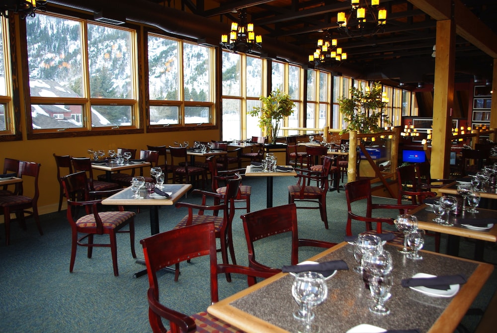 Waterton Lakes Lodge Resort 30/50