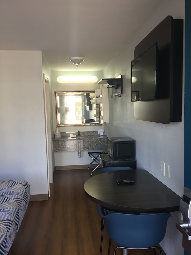 Motel6 El Paso, TX - West 48/66
