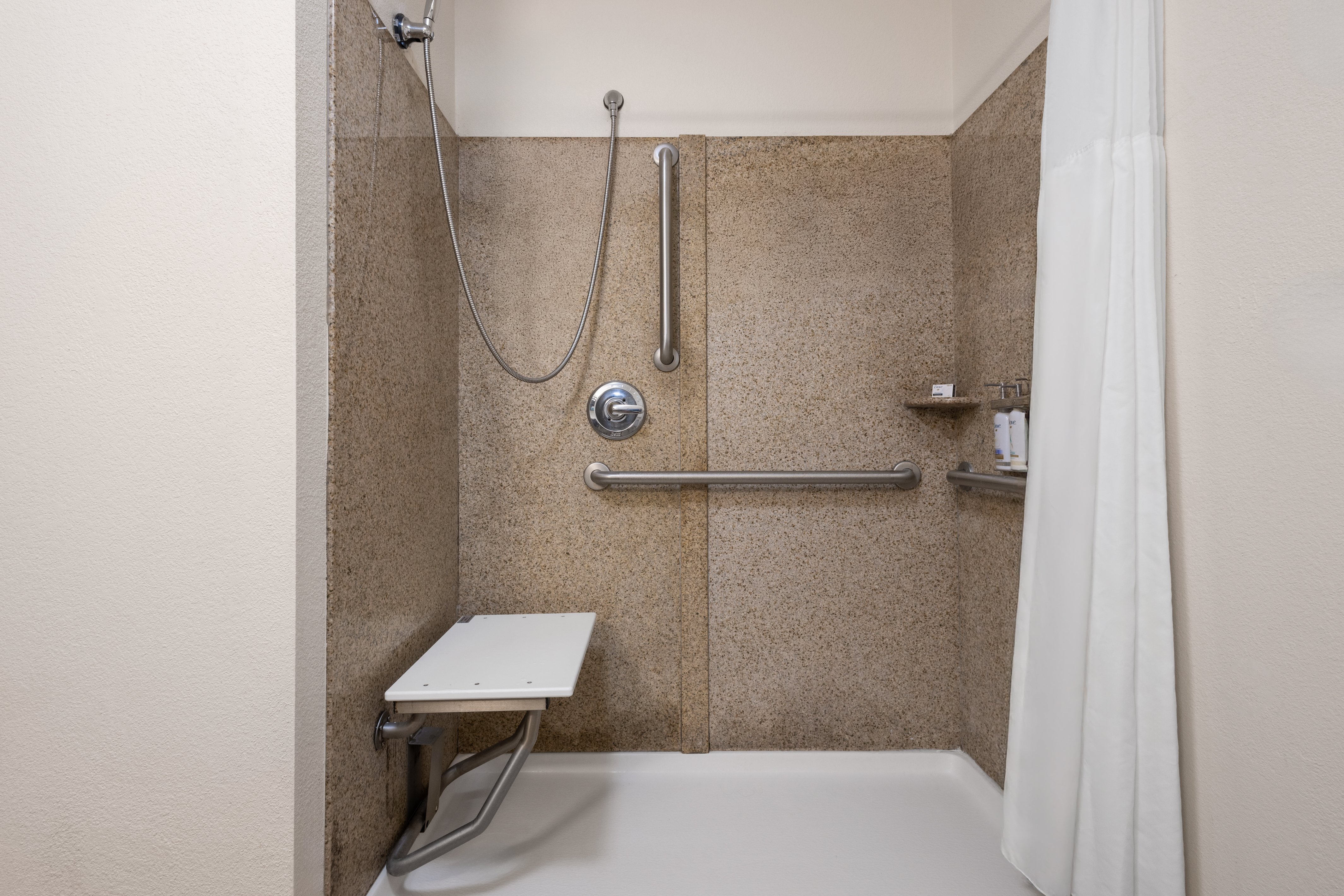 جناح استوديو بسرير كوين لذوي الإعاقة، Candlewood Suites Norfolk Airport 2/3
