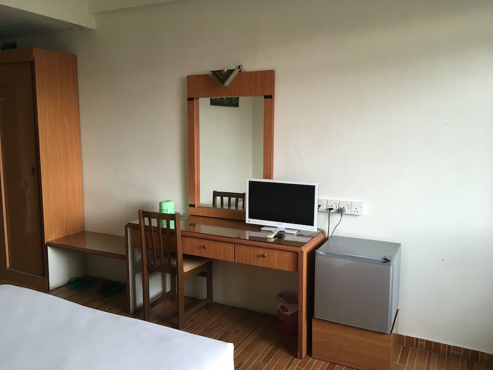 Paradise Hotel 35/39