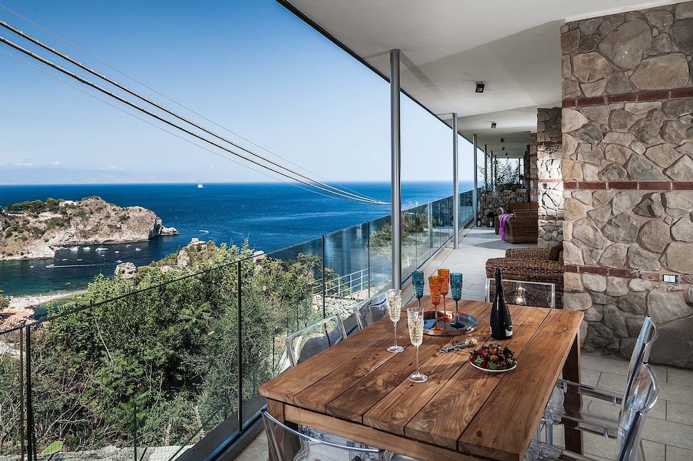 Isola Bella Infinity Suites 37/50
