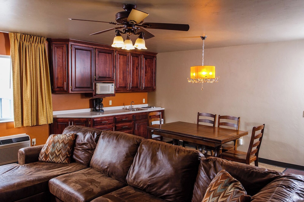 Hotel J Green Bay Formerly Airport Settle Inn 49/72