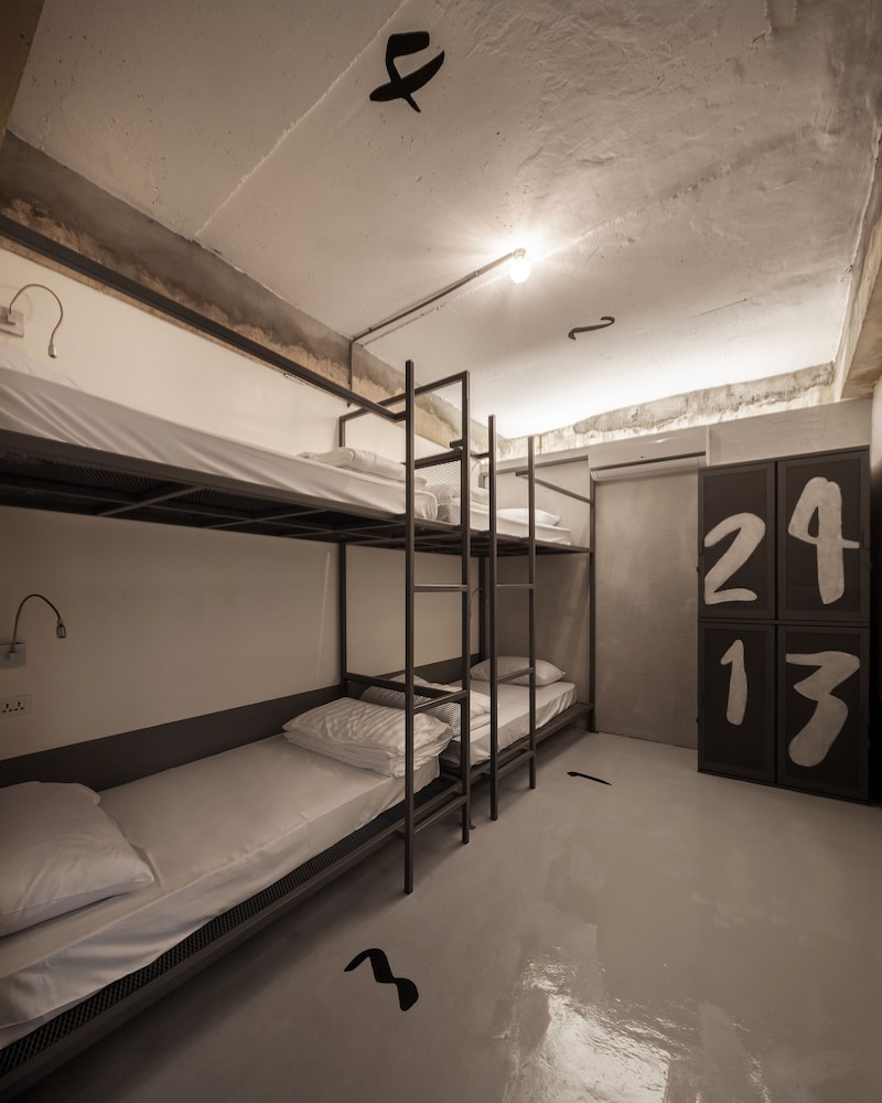 Thunder Bird Hostel 18/30