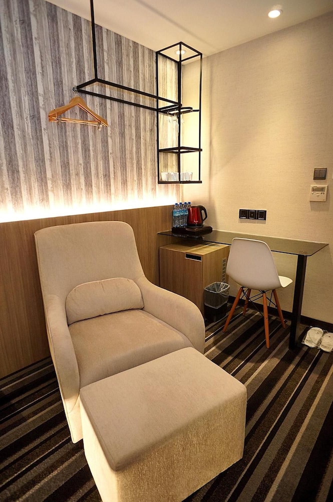 VIA HOTEL ZHONGXIAO 21/25