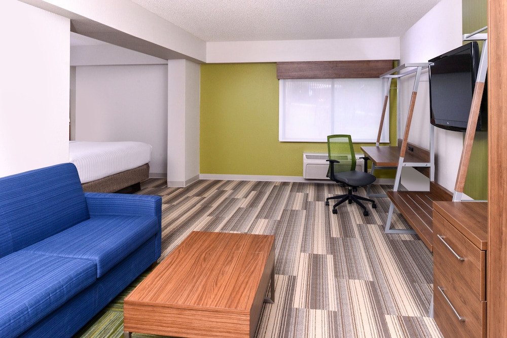 Holiday Inn Express Suites Raleigh Ne Medical Ctr Area 50/74