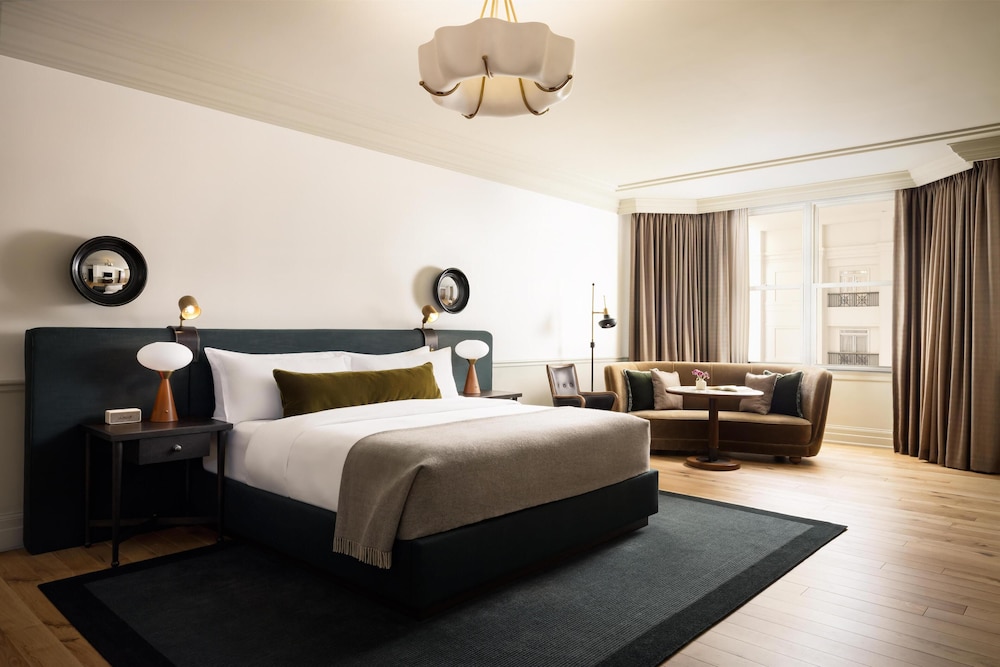 JUNIOR SUITE, KING BED, ACCESSIBLE