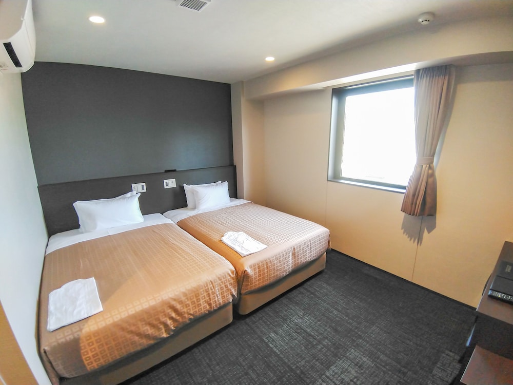 2 BEDROOMS, TWIN BEDS, SMOKING