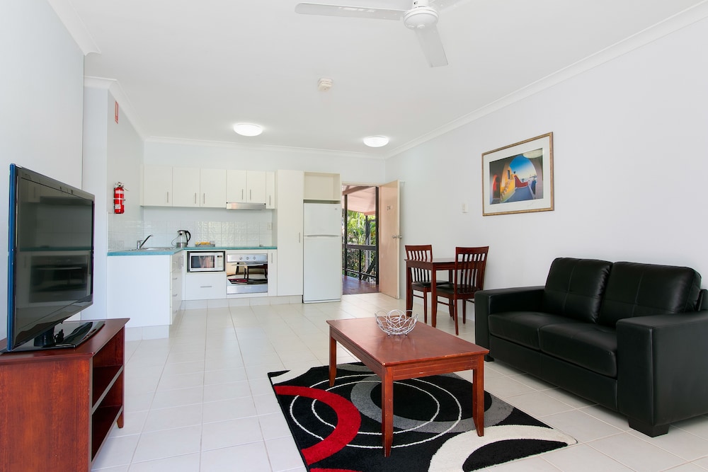 CAIRNS CITY PALMS 34/59