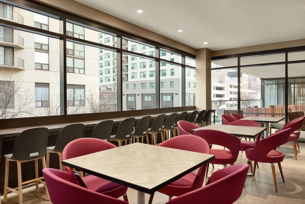Home2 Suites By Hilton Chicago River North 49/55