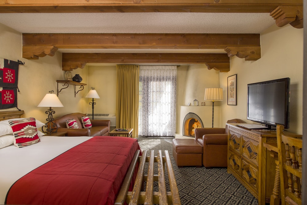 DELUXE, KING BED