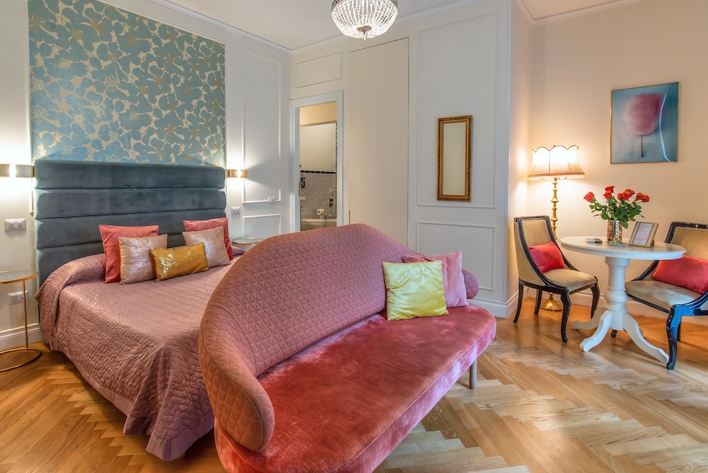 Ingrami Suites 43/72