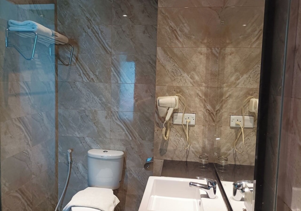 Kings Hotel Nagoya Batam 47/50