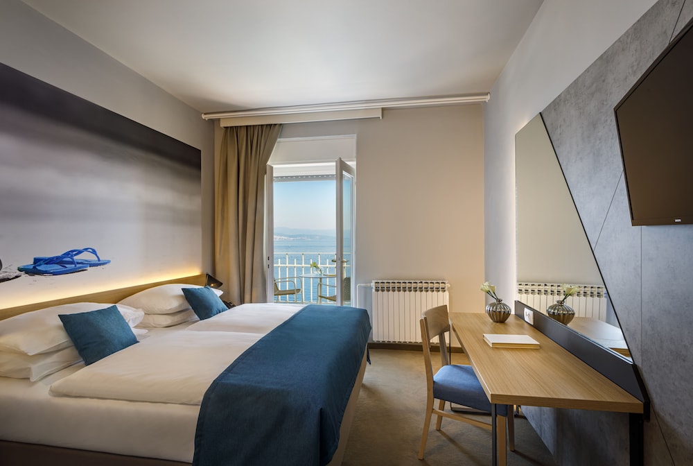 STANDARD, TWIN BEDS, SEA VIEW