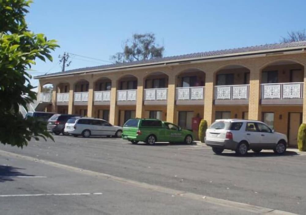Lakeview Motel 49/60